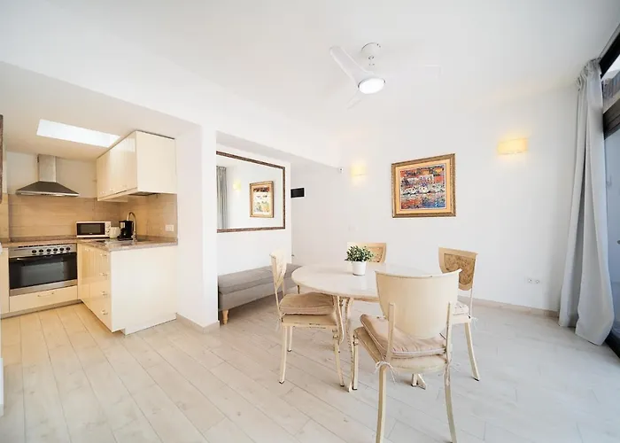 Oasis Bay - Cliffs, Beach, Town Center *