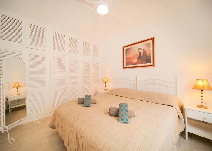 Oasis Bay - Cliffs, Beach, Town Center *