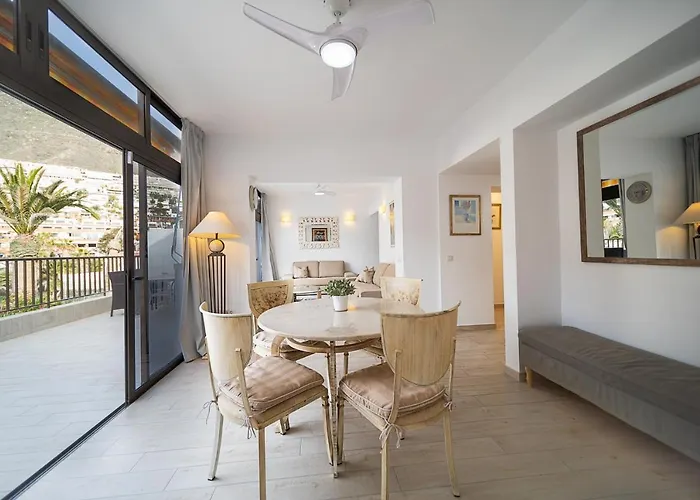 公寓 Oasis Bay - Cliffs, Beach, Town Center *